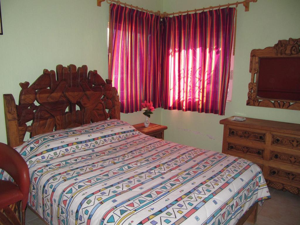 La Puerta Violeta Guesthouse & Spa San Juan Cosalá Chambre photo