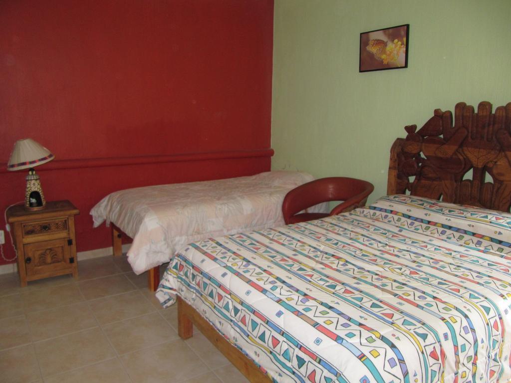 La Puerta Violeta Guesthouse & Spa San Juan Cosalá Chambre photo