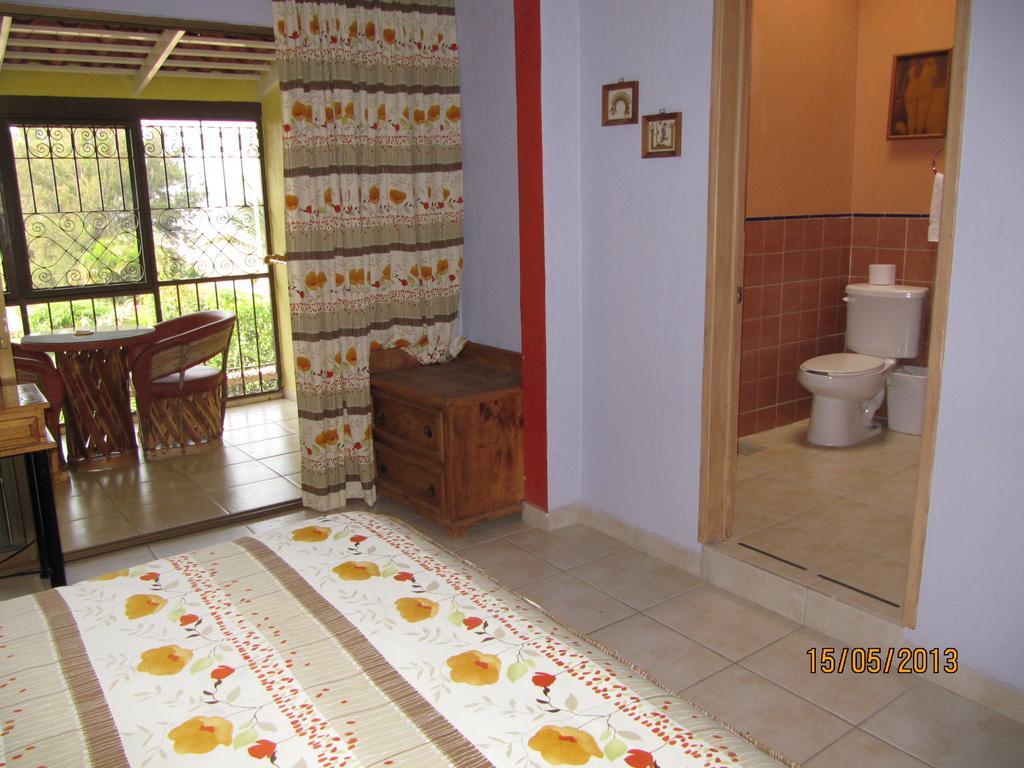 La Puerta Violeta Guesthouse & Spa San Juan Cosalá Chambre photo